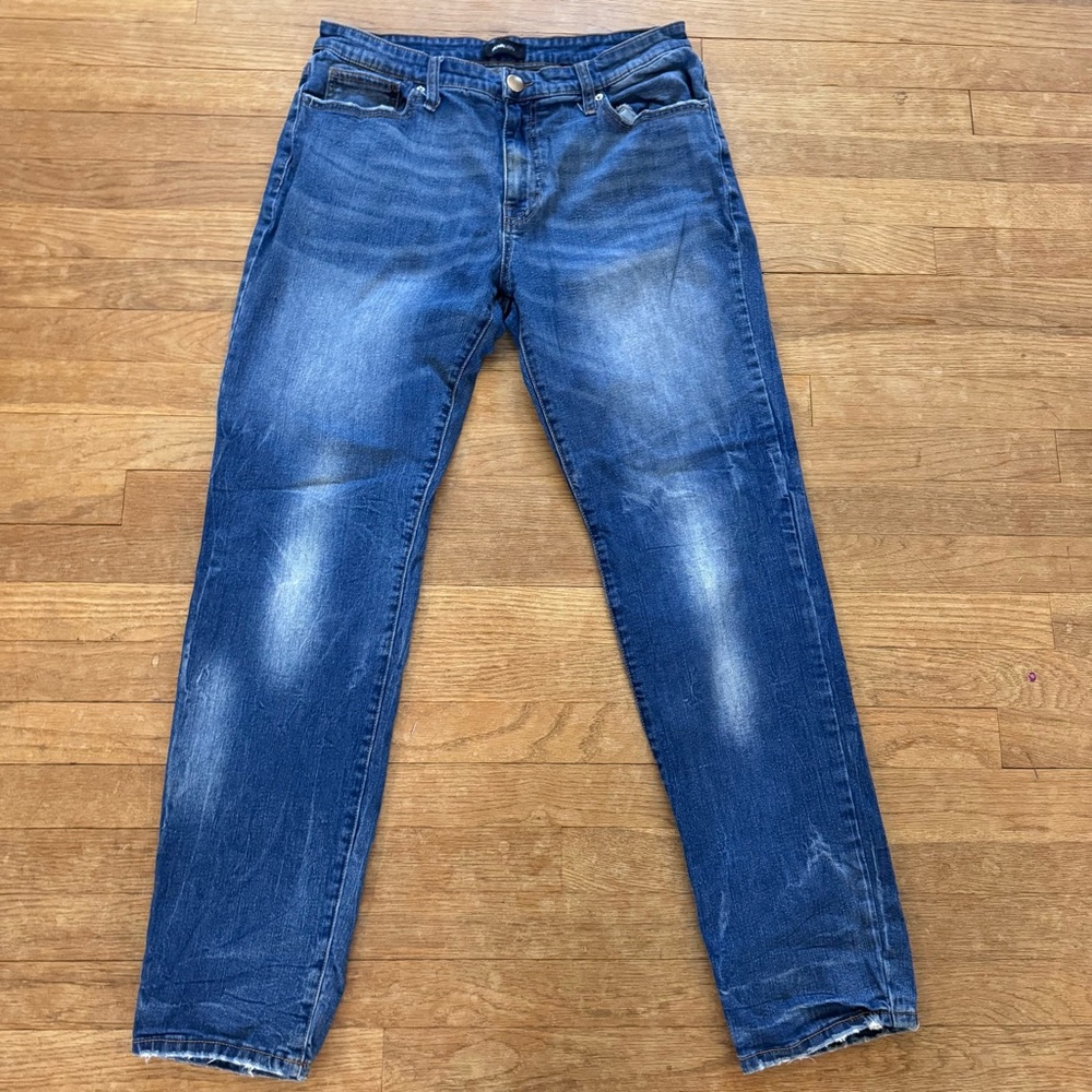 Nova Men medium wash straight leg jeans pants size 31x32
 b50